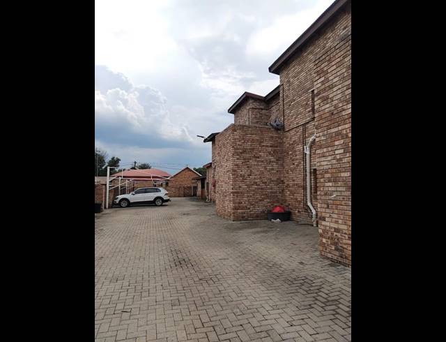 1 BEDROOM APARTMENT FOR SALE IN KANNONIERS PARK